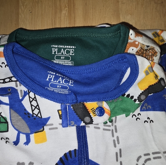 One piece footed Pajamas - Picture 2 of 2